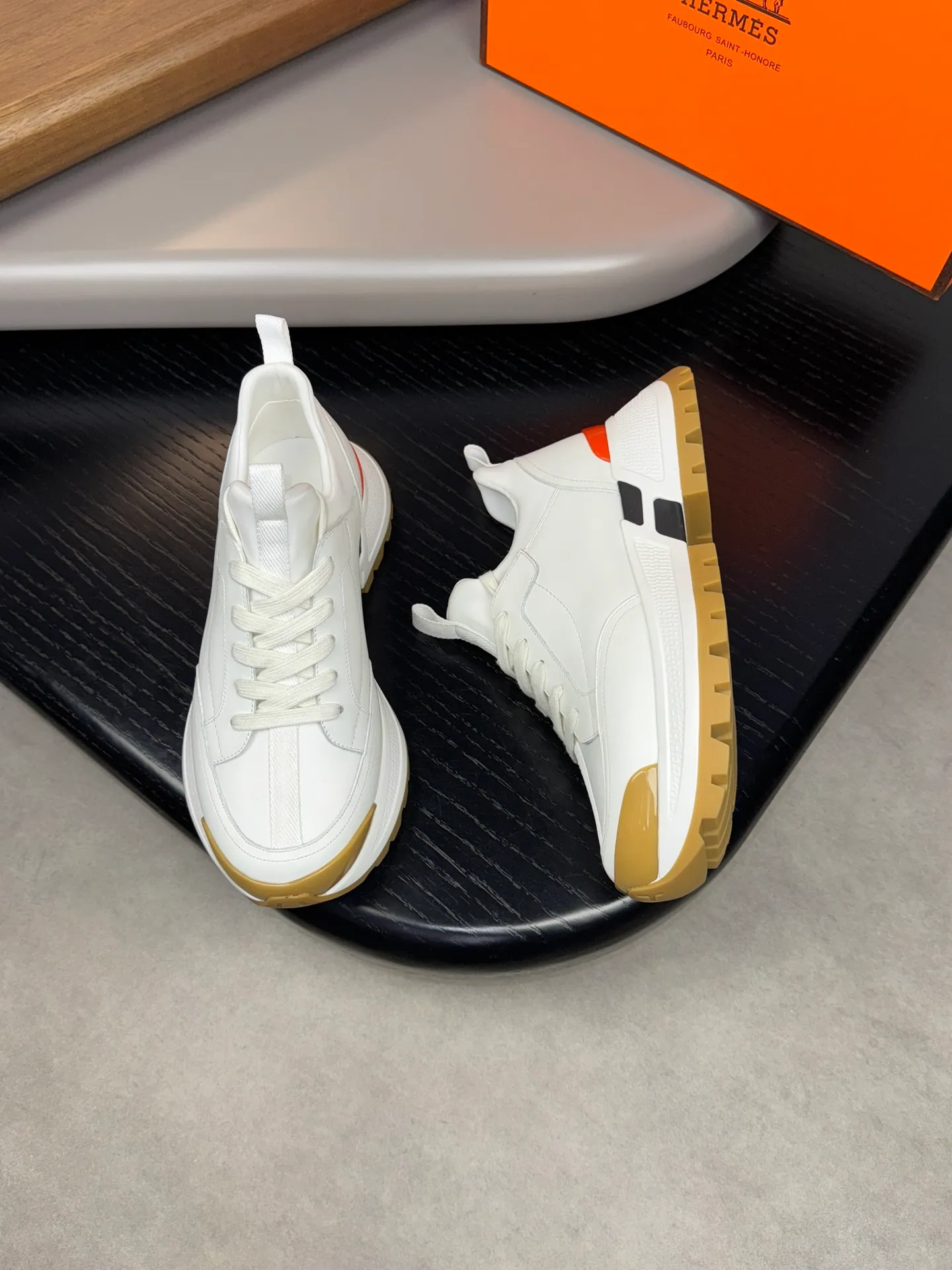 Men's men's shoes 💰580 [New style] 💑💑 [HERMES] Hermès - High-end quality original 🔍🔍🔍 casual sports shoes - Upper: 🔝Nappa calfskin, high-grade elastic cloth, brand webbing - Lining: elastic cloth, foot pad; water-dyed cowhide - Outsole: ultra-light TPU foam rubber; two-color molded outsole -Ultra-high quality control and fine workmanship: outstanding (high-end, extravagance, grade) -Size: 39-44 (38, 45, can be customized)